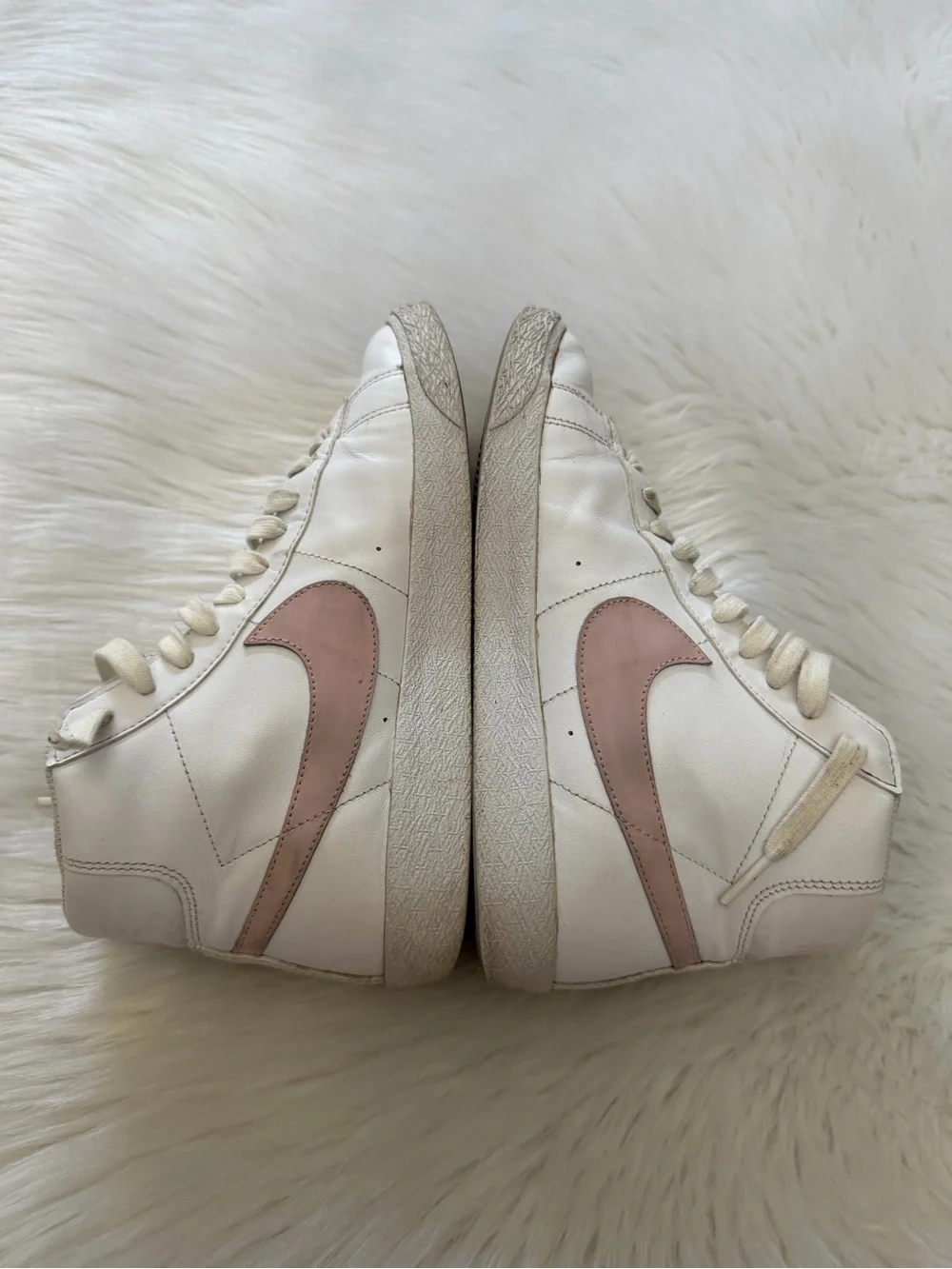 Nike Blazer Mid Top (GS) White w/Pink Sneakers Sz 5.5Y